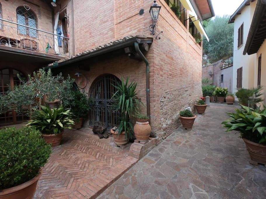 Villa Casa Lazzaro Al Centro Di Siena Exterior foto