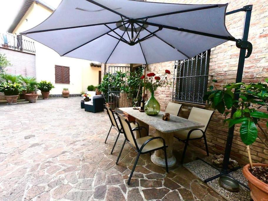 Villa Casa Lazzaro Al Centro Di Siena Exterior foto